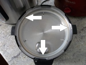 The arrows point to the lid interlocking mechanism.