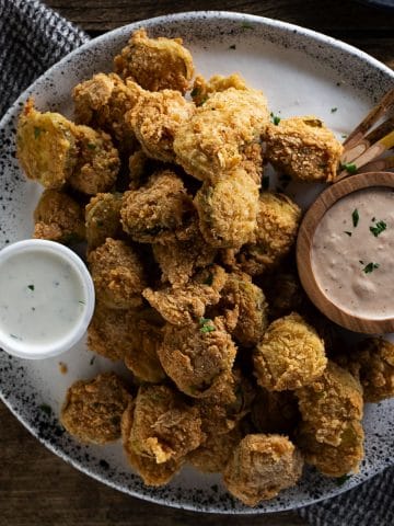This is the featured image for our better than Texas Roadhouse fried pickles