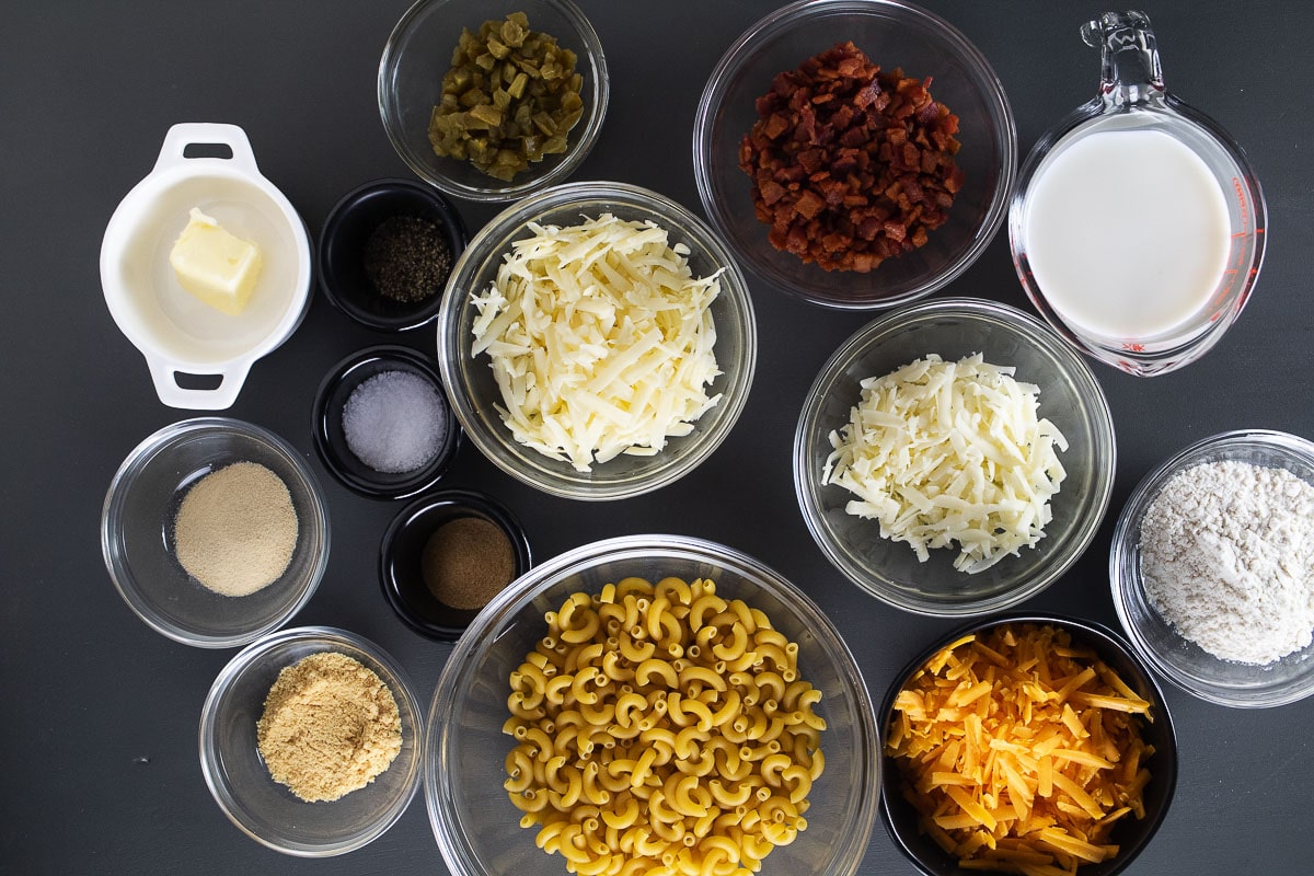 Pictured here is an image of the ingredients you will need to make the jalapeno popper mac and cheese.