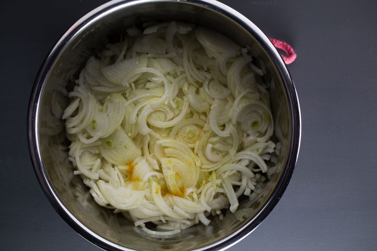 slow cooker caramelized onions in pot