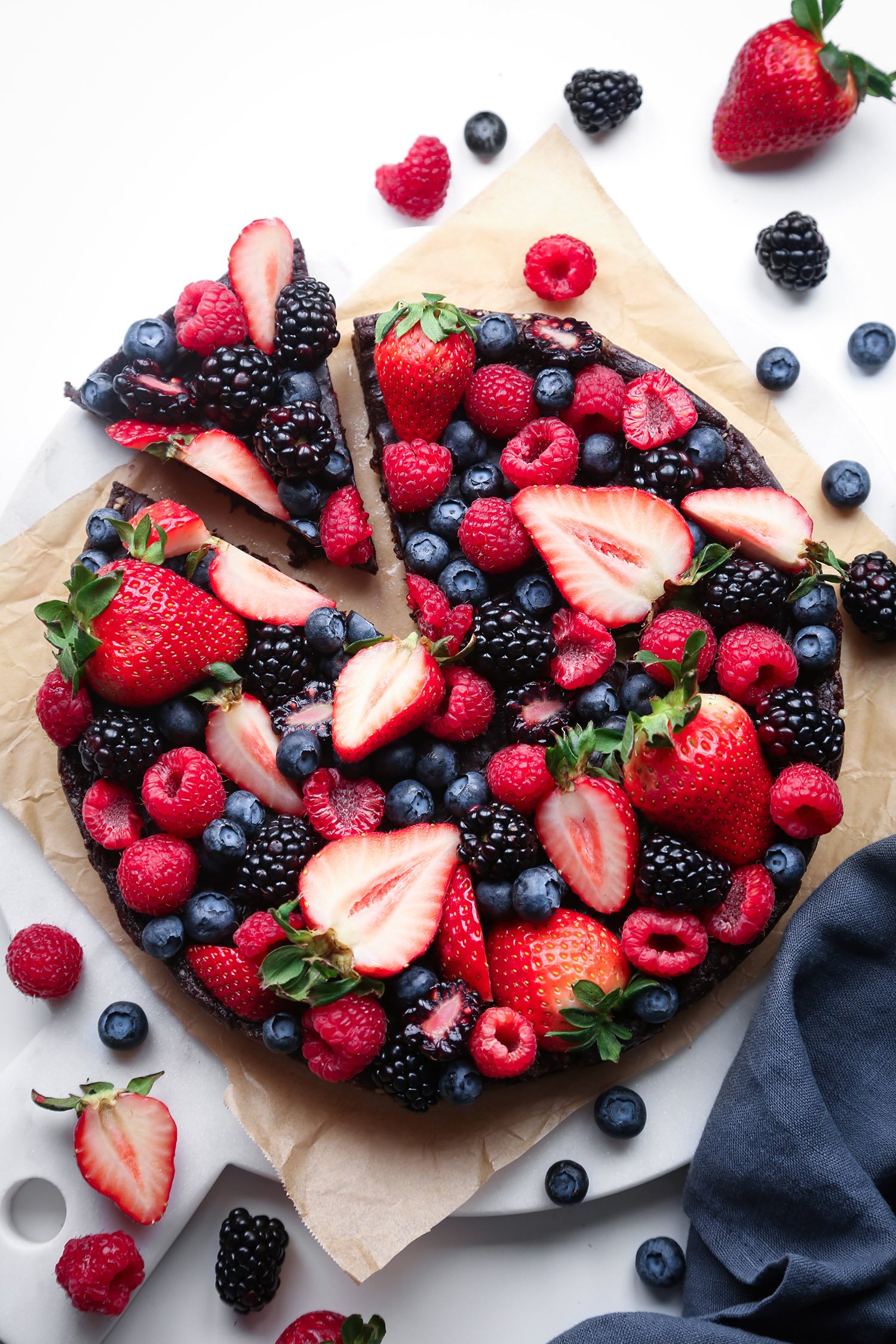 No bake berry brownie pizza from Wife Mama Foodie.