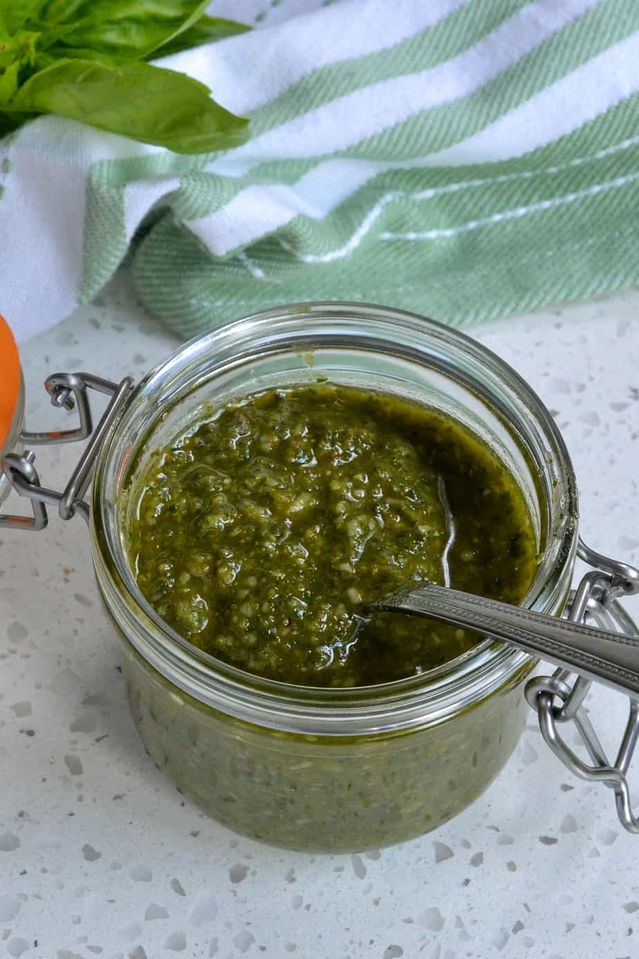 Fresh Pesto Sauce from Small Town Woman.