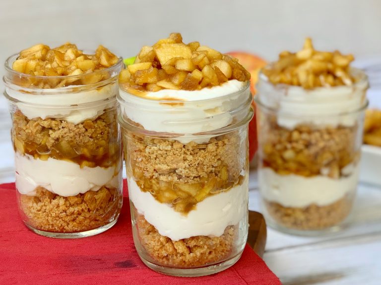 Mini apple pie trifle dessert from Savvy Mama Lifestyle.