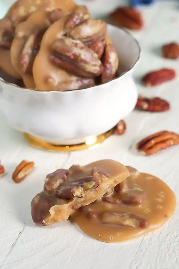 Easy praline pecans from The Suburban Soapbox.