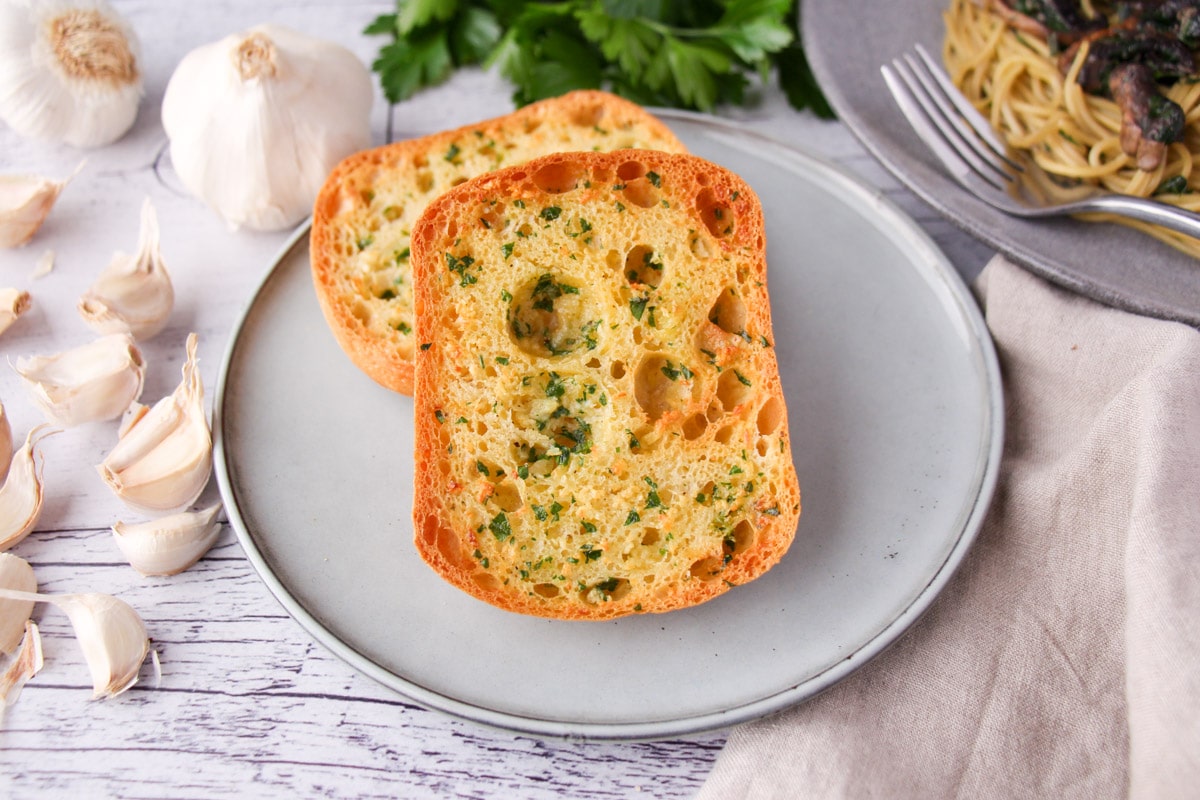 Air fryer garlic bread on a plate.