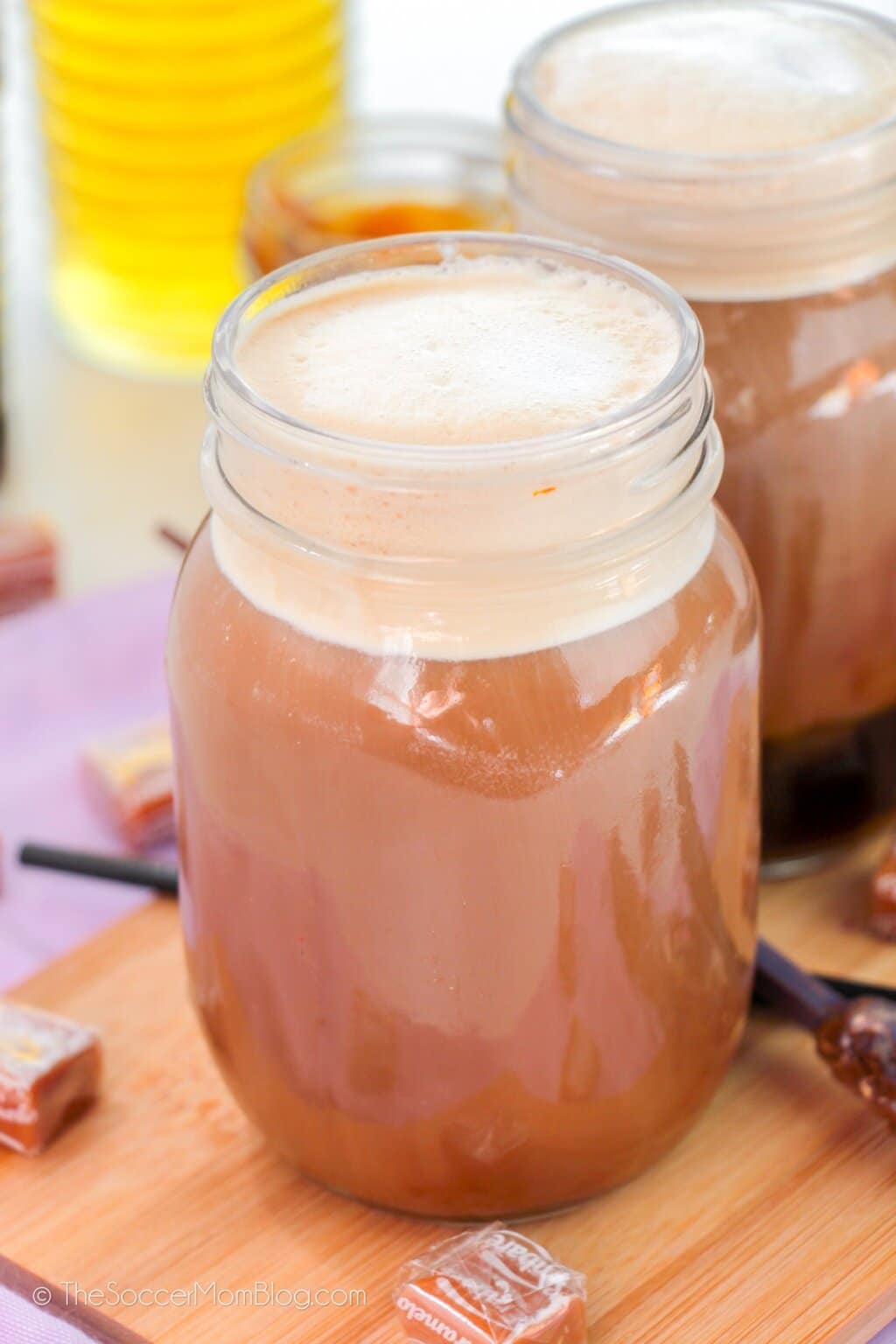 Butterbeer lattes in glass jars.