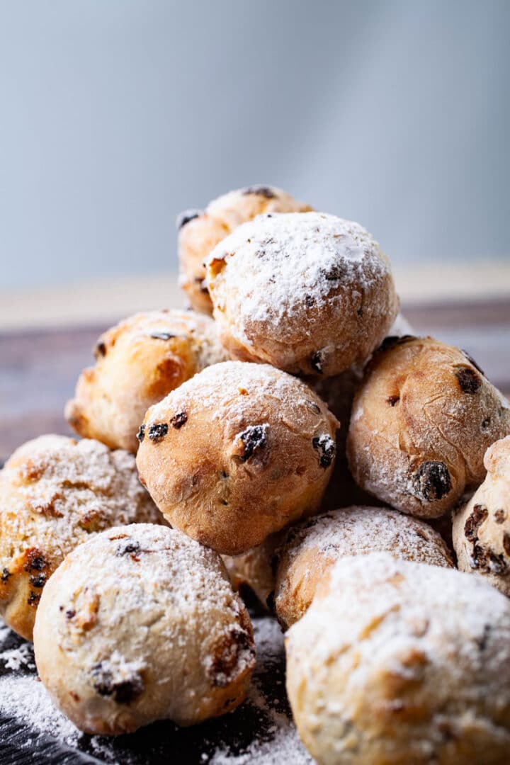 Pyramid of zeppole doughnuts dusted with powdered sugar.