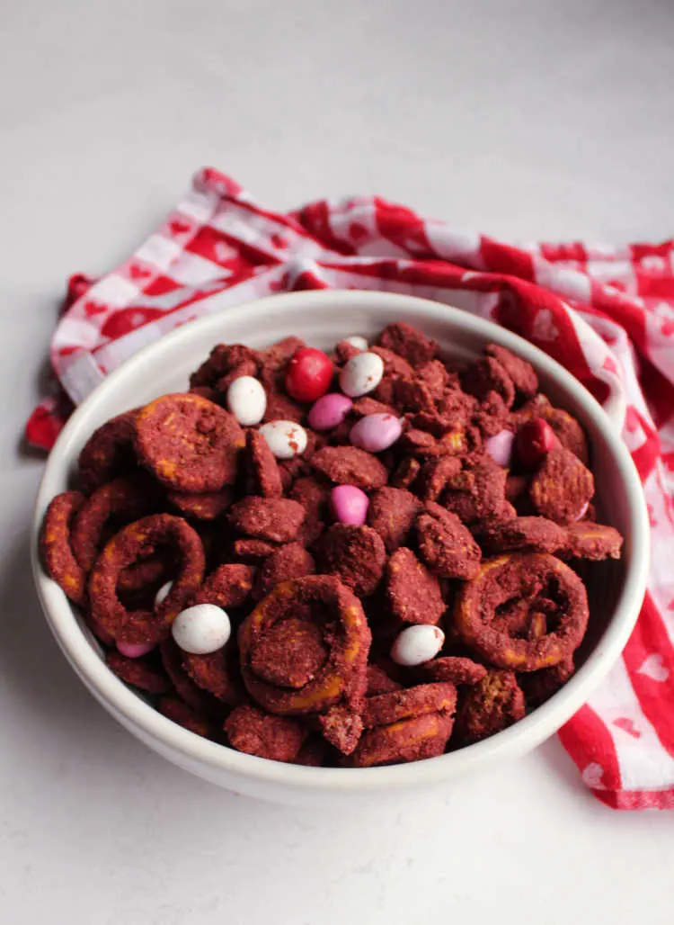 Red velvet puppy chow in a bowl.