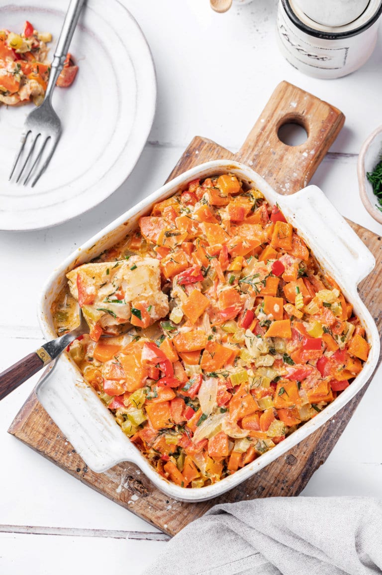 Baked fish and vegetables in one pan.