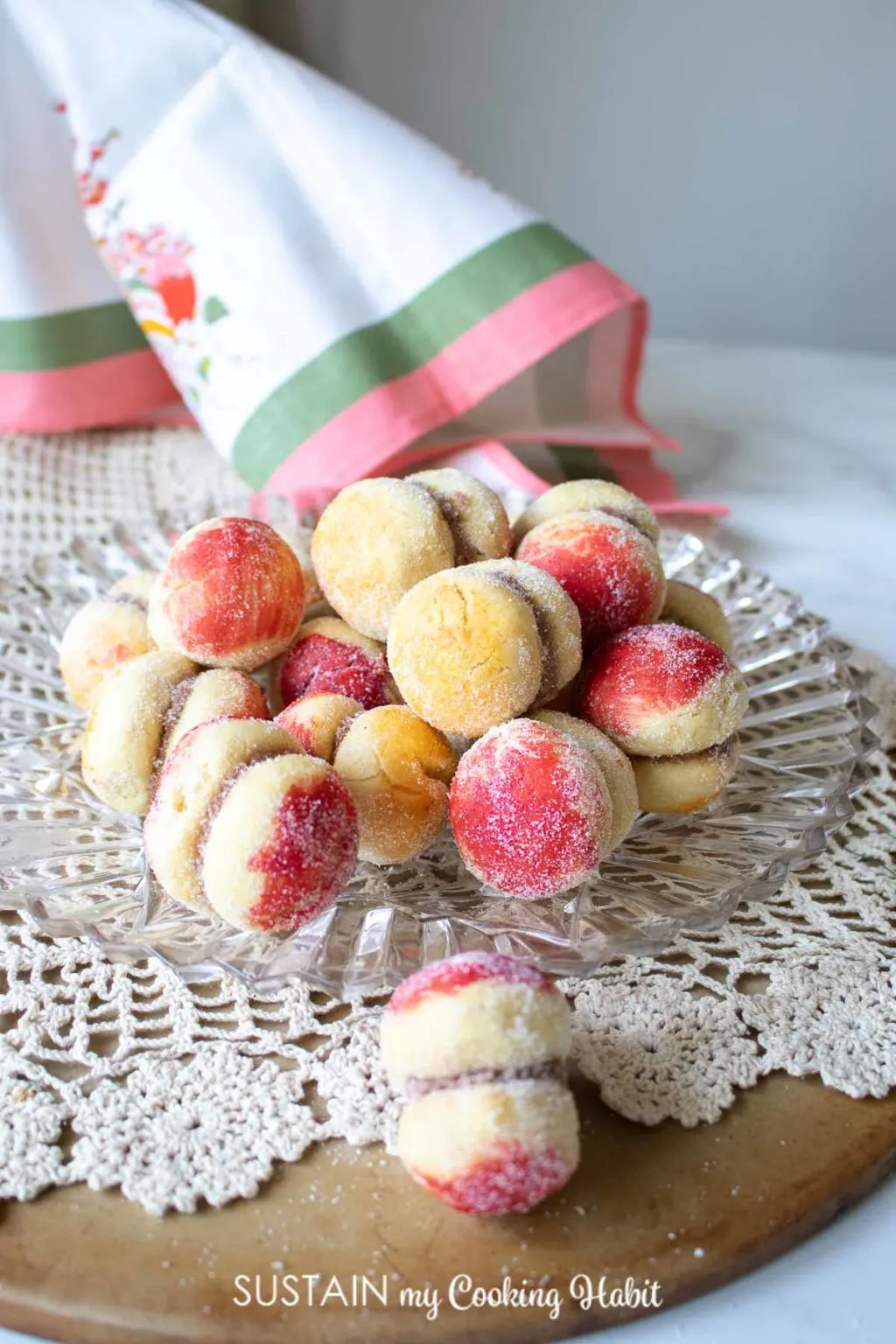 Platter of Croatian peach cookies.