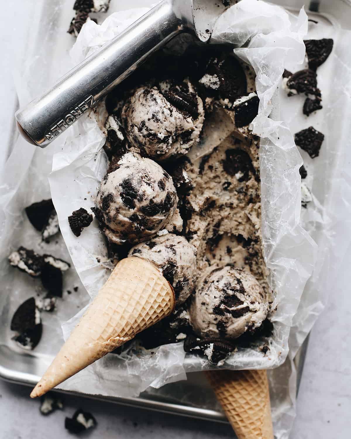 Cookies and cream ice cream with cones.