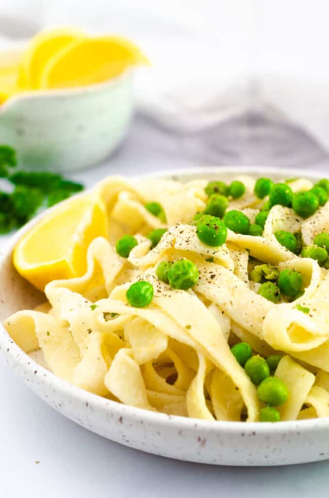 Pasta with peas in a bowl.