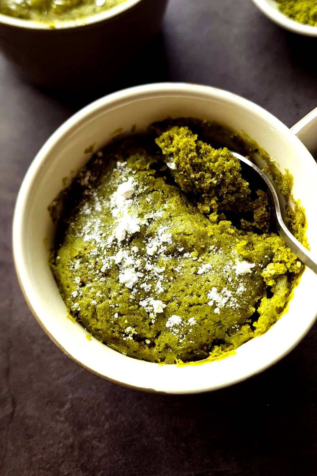 Green matcha mug cake.