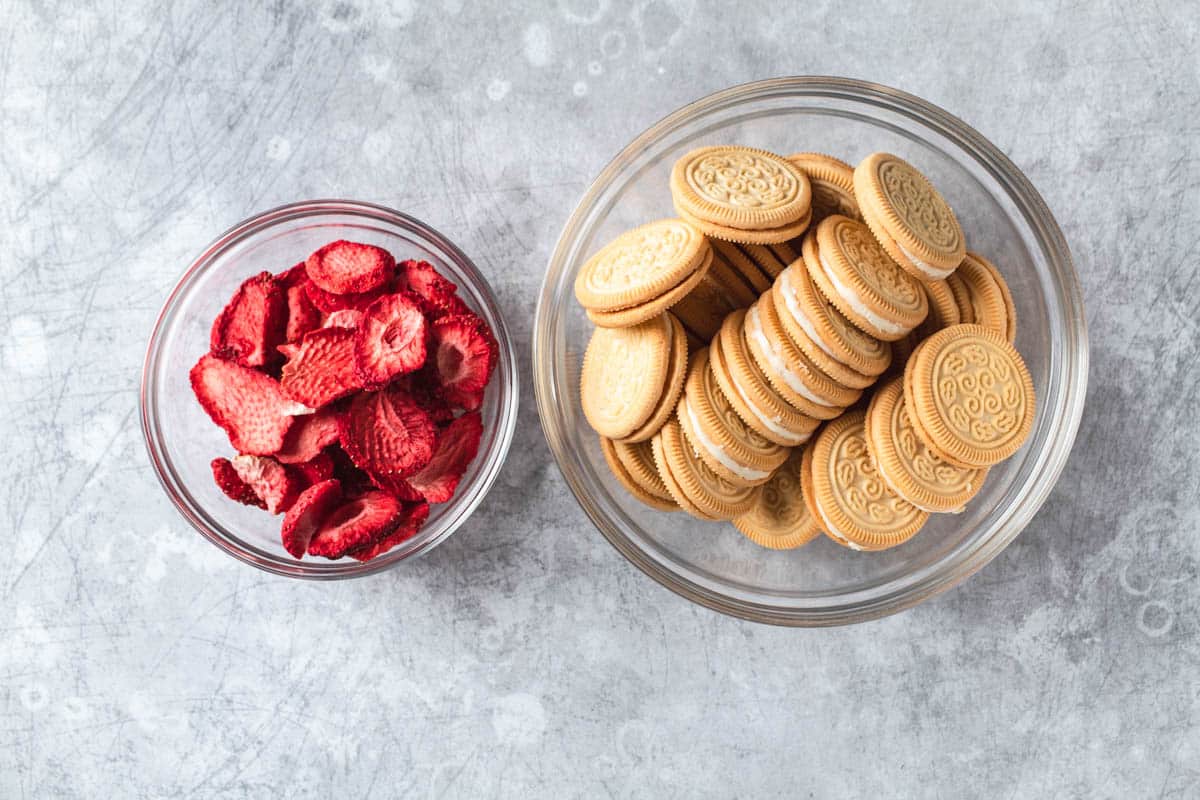 Ingredients for strawberry crunch.