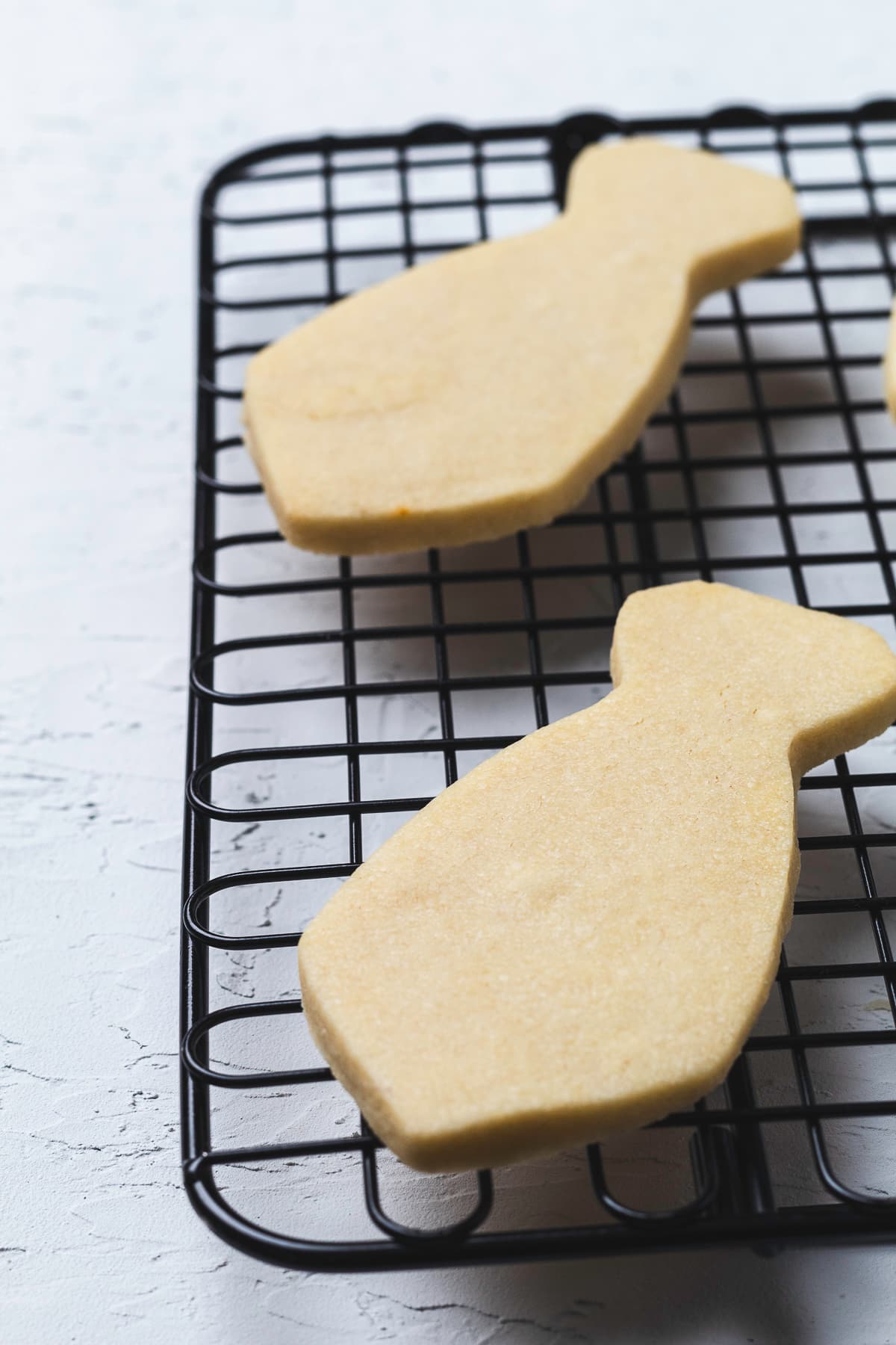 Baked necktie cookie on a cooling rack.