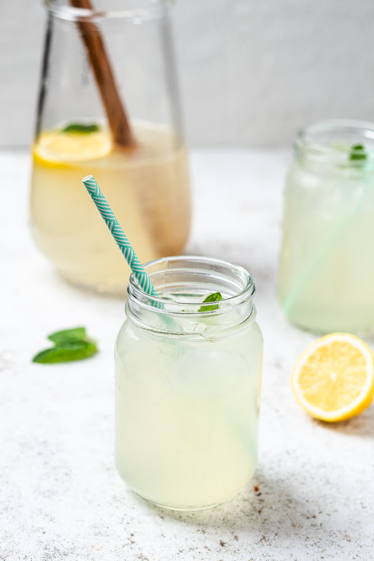 Classic homemade lemonade with fresh lemon slices.